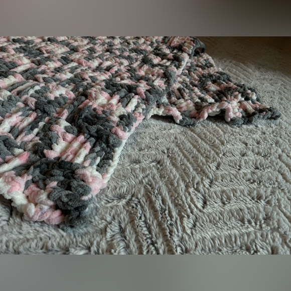 Handmade crochet baby blanket (pink/gray/white basket weave) - Picture 3 of 4